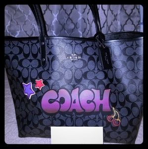 Beautiful Coach Tote reversible bag with Wristlet!